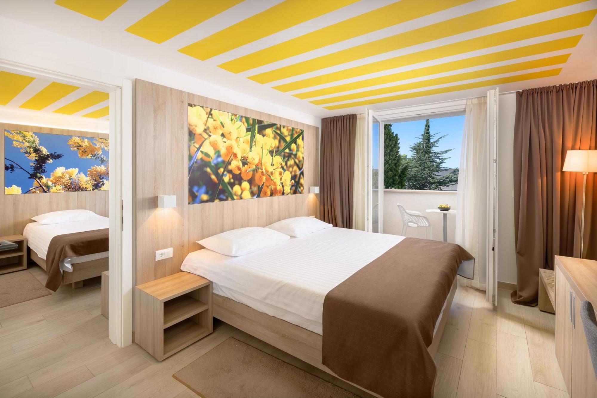 Camera Familiare Superior con Balcone e Vista Giardino - Residence